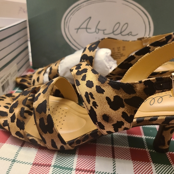 Shoes - Picture 3 of 5